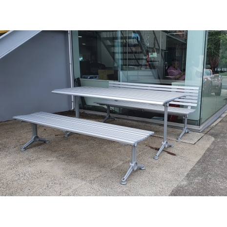 London Setting with Benches – Anodised Aluminium