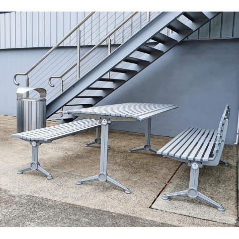 London Setting with Seats – Anodised Aluminium